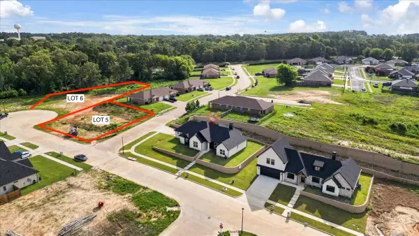 993 Mallard Dr, Lindale, TX 75771
