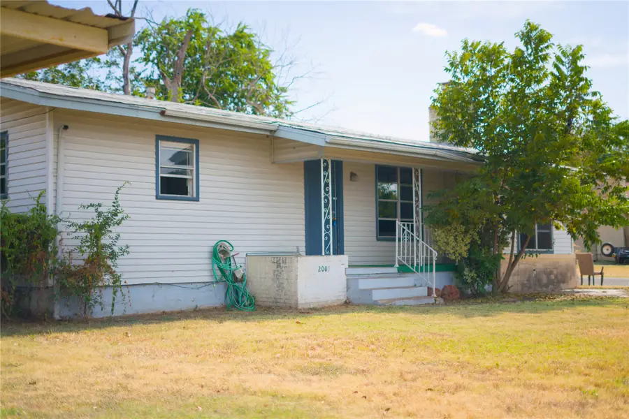 2007 W Commerce Street, San Saba, TX 76877 - #2