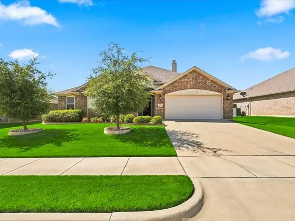 637 Piper Drive, Saginaw, TX 76179