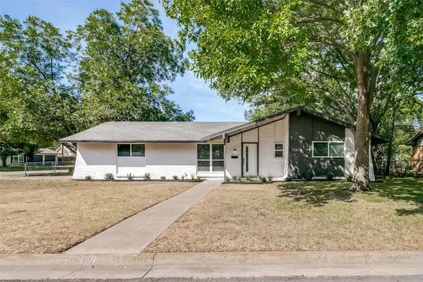 240 Collins Drive, Burleson, TX 76028