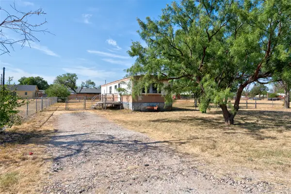 146 South Street, Tye, TX 79563