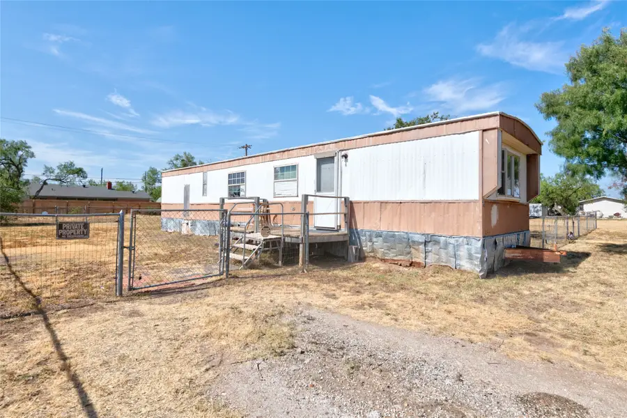 146 South Street, Tye, TX 79563 - #2
