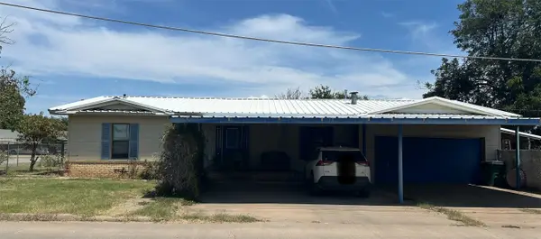 106 N Ave. O, Olney, TX 76374