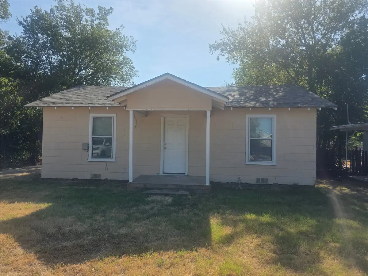 209 Ohio Avenue, Graham, TX 76450 - #1