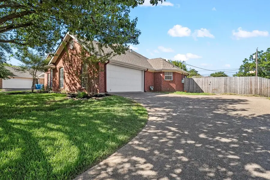325 Fannin Drive, Hewitt, TX 76643 - #3