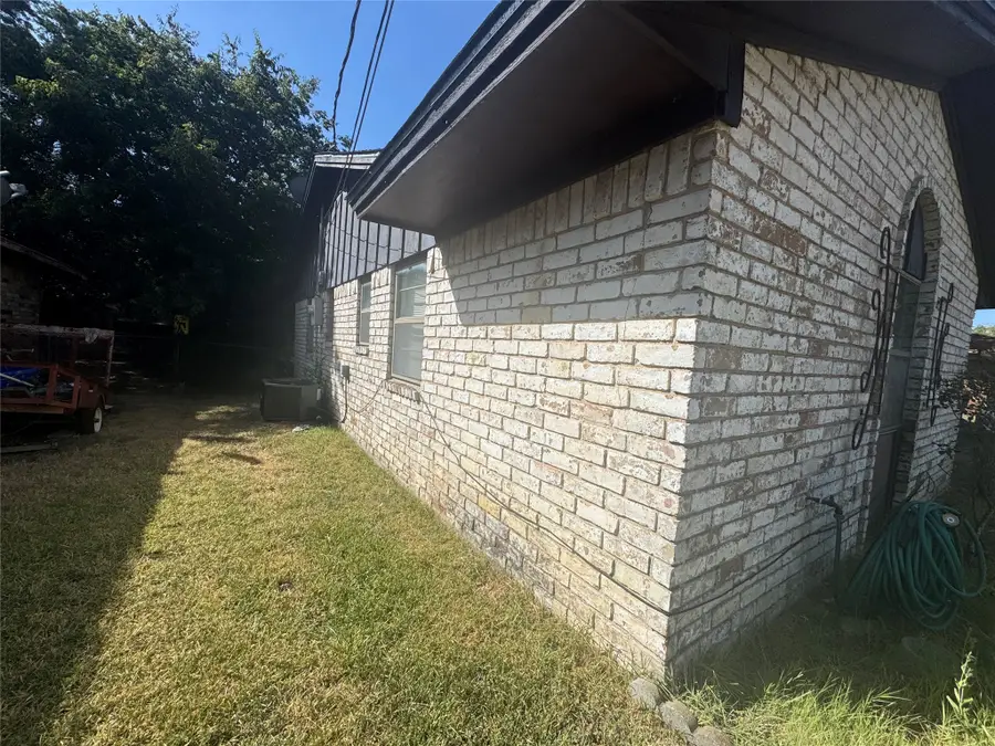 104 Colorado Street, Hillsboro, TX 76645 - #2