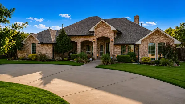 1055 The Meadows Parkway, DeSoto, TX 75115
