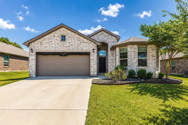 517 Redding Drive, Saginaw, TX 76131
