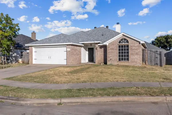 607 Meadowbrook Drive, Burleson, TX 76028