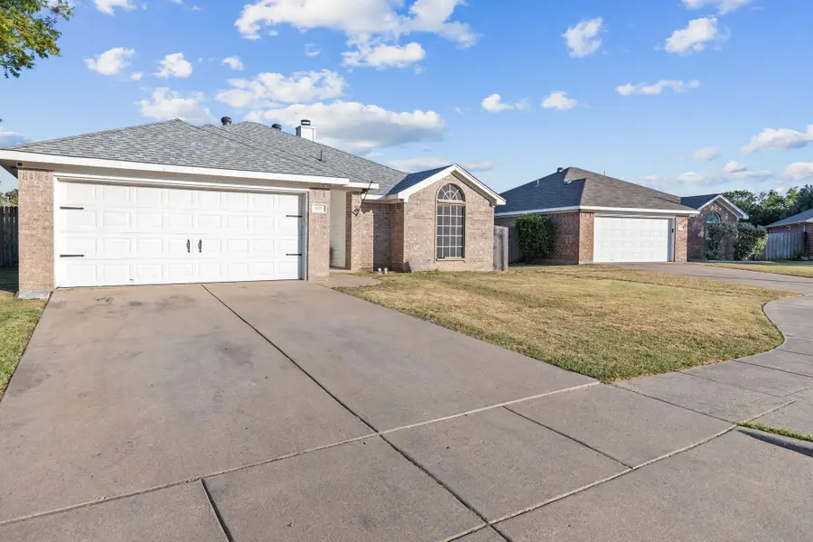 607 Meadowbrook Drive, Burleson, TX 76028 - #3