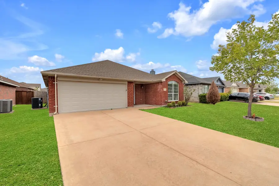 1039 Caliente Drive, Grand Prairie, TX 75051 - #2