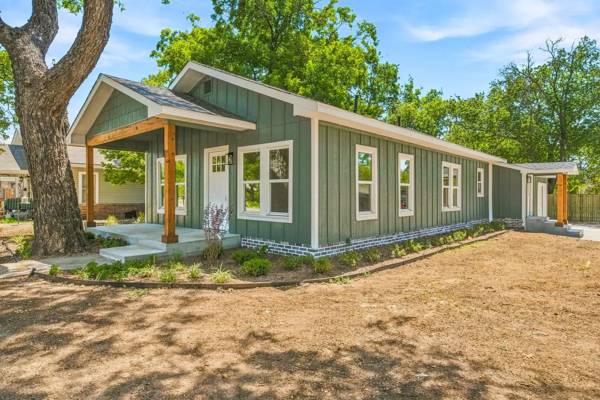 910 3rd Street, Graham, TX 76450 - #1