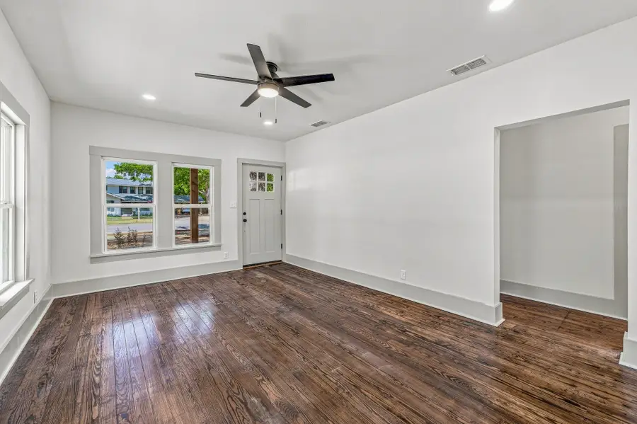 910 3rd Street, Graham, TX 76450 - #3