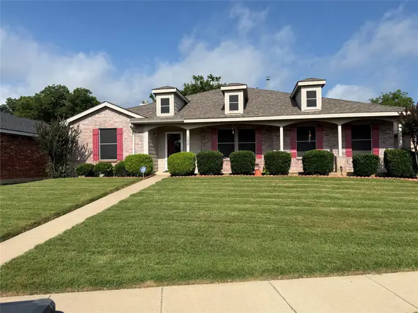 193 Rolling Court, Lancaster, TX 75146
