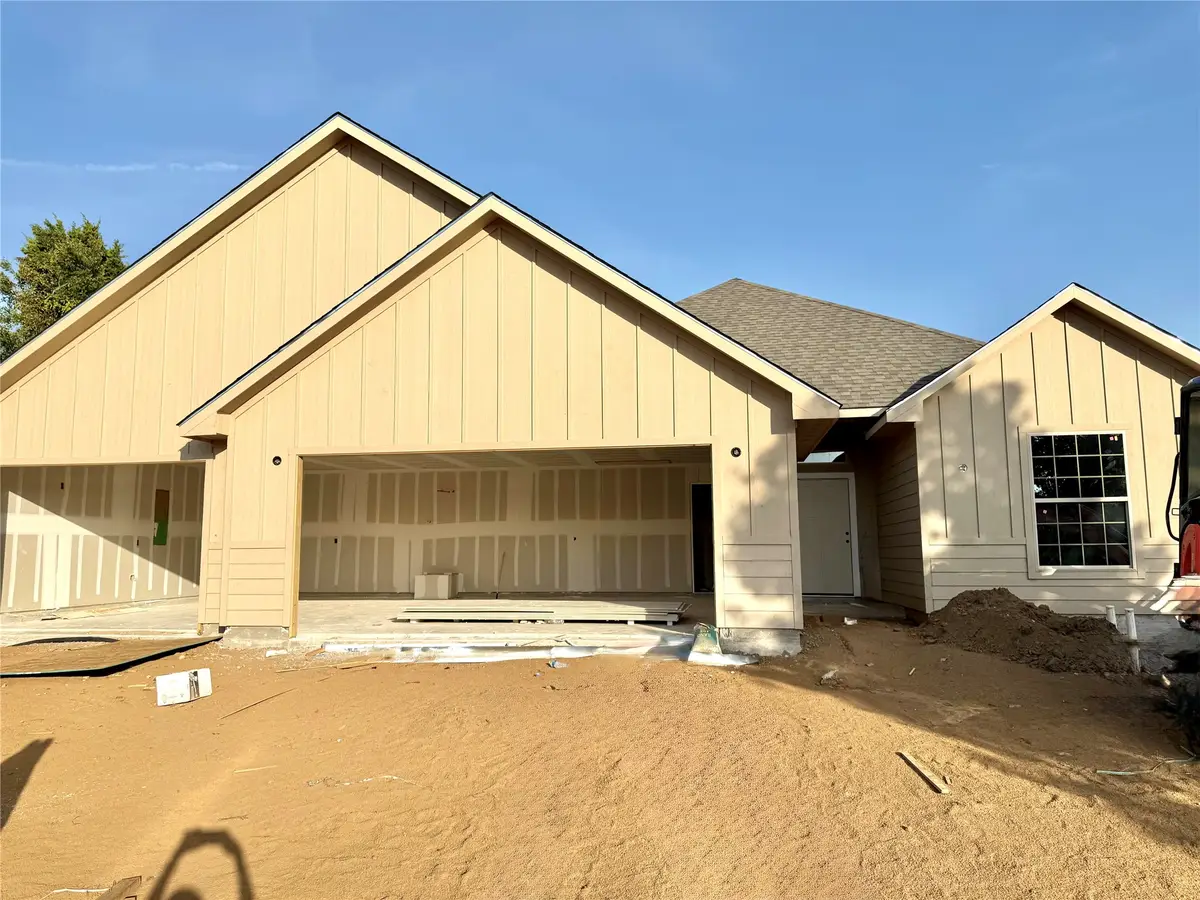 105 Shoshone Cove, Lake Kiowa, TX 76240 - #1