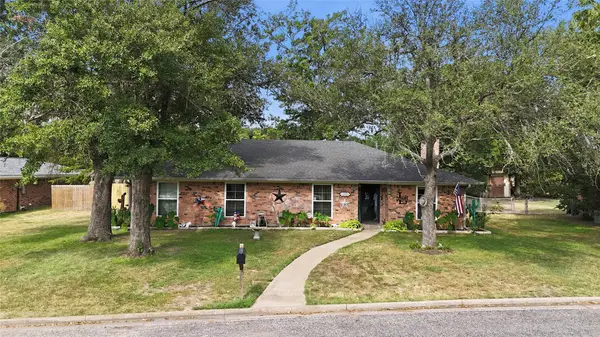 3016 Arapaho Road, Commerce, TX 75429