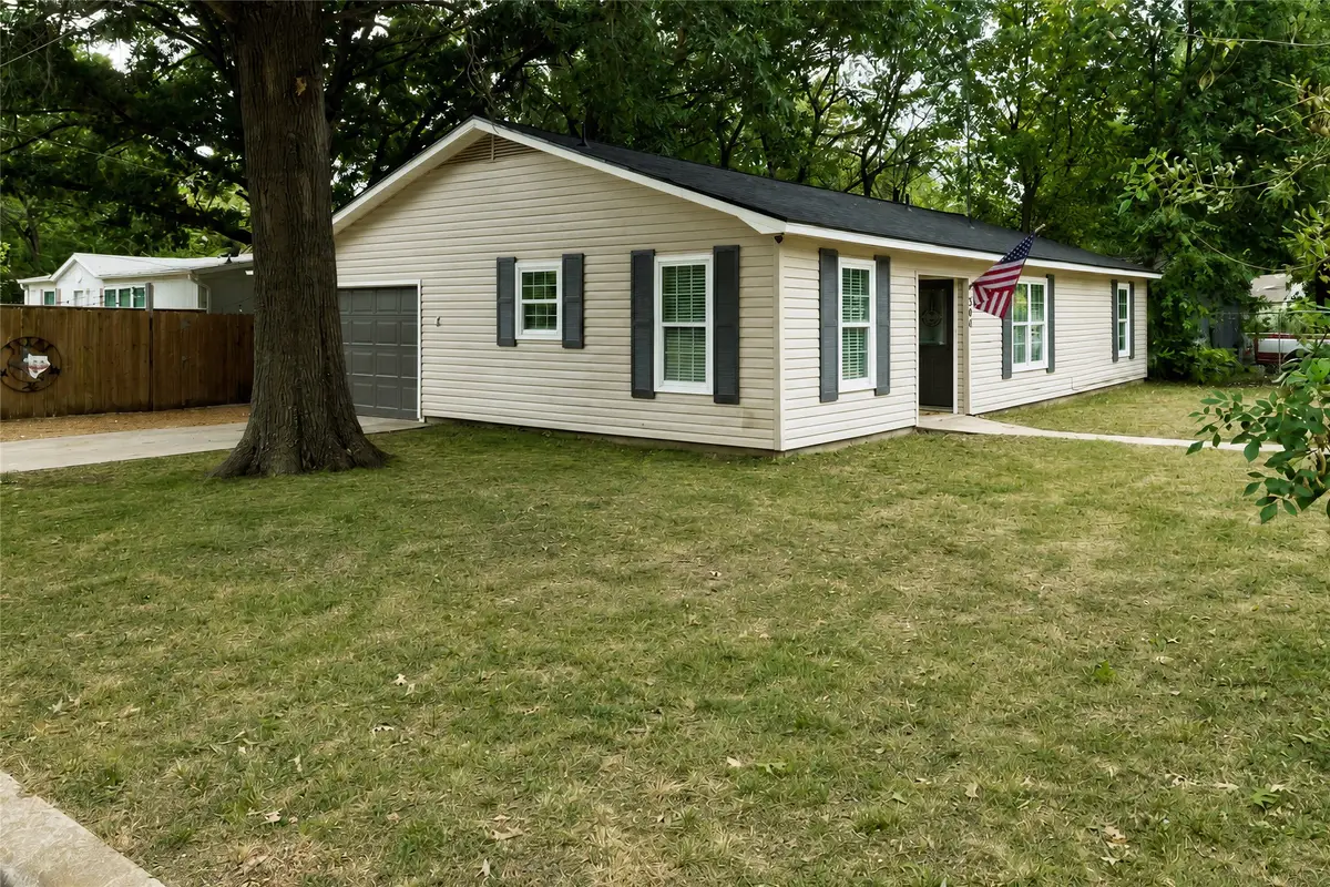 300 Broadway Street, Whitesboro, TX 76273 - #1