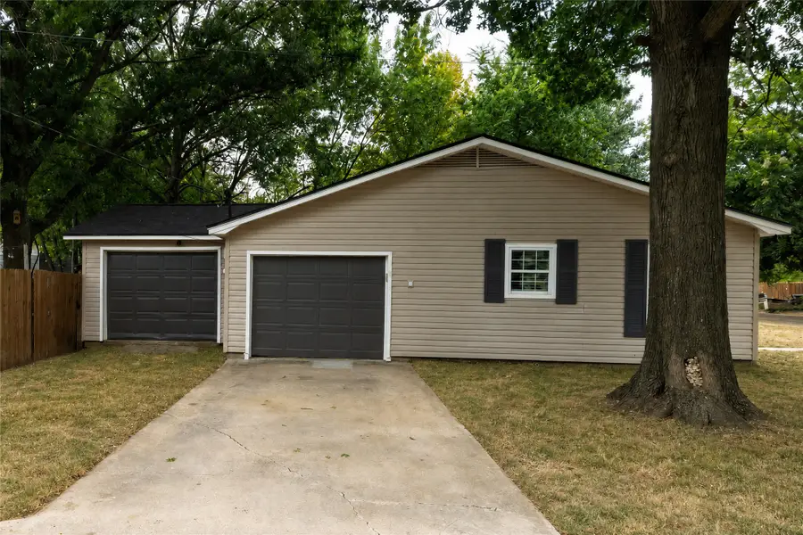 300 Broadway Street, Whitesboro, TX 76273 - #3