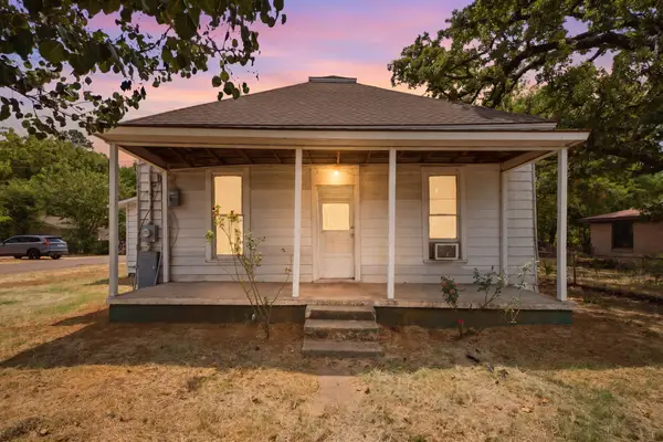 214 E Woodland Street, Collinsville, TX 76233