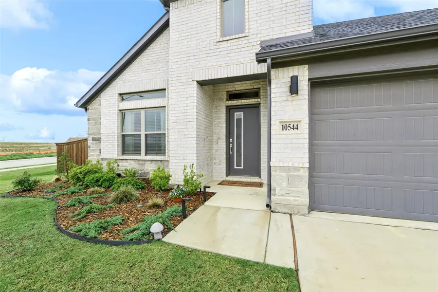 10544 Landry Bluff Lane, Fort Worth, TX 76126 - #2
