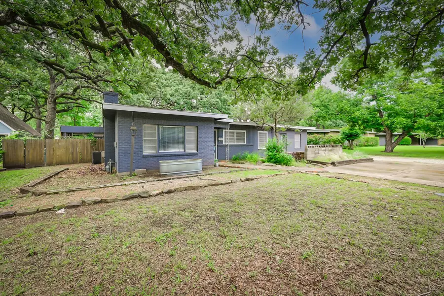 1122 W Park Row Drive, Arlington, TX 76013 - #2