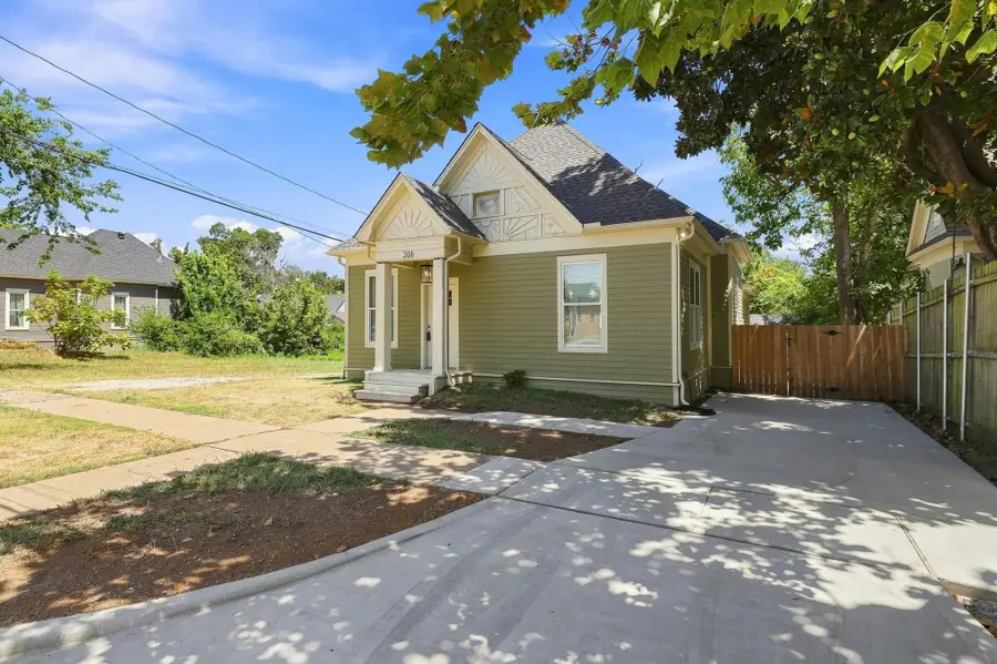 308 N 5th Avenue, Denison, TX 75021 - #3