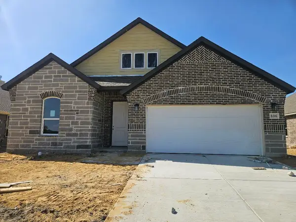 806 Silverleaf Drive, Ennis, TX 75119