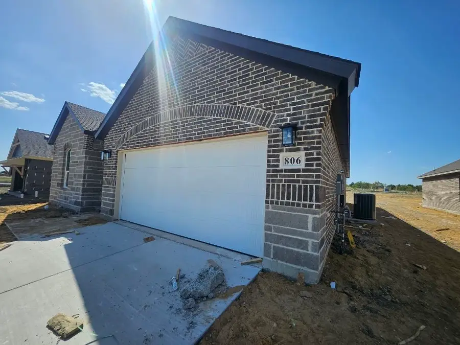 806 Silverleaf Drive, Ennis, TX 75119 - #3