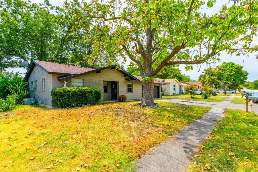 1208 E Timberview Lane, Arlington, TX 76014 - #2