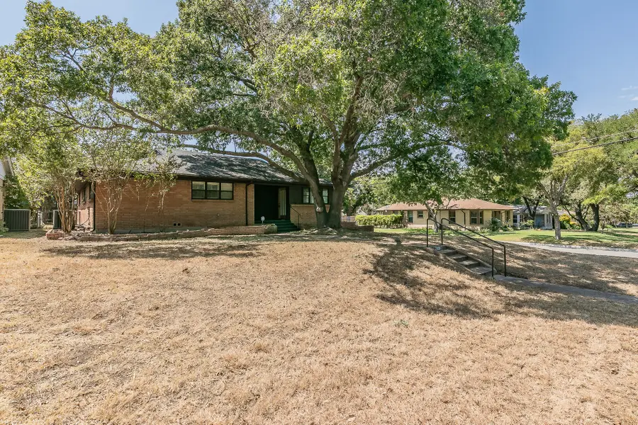 2900 Ryan Place Drive, Fort Worth, TX 76110 - #2