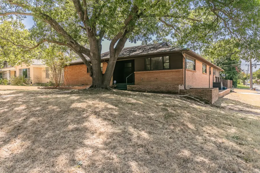 2900 Ryan Place Drive, Fort Worth, TX 76110 - #3