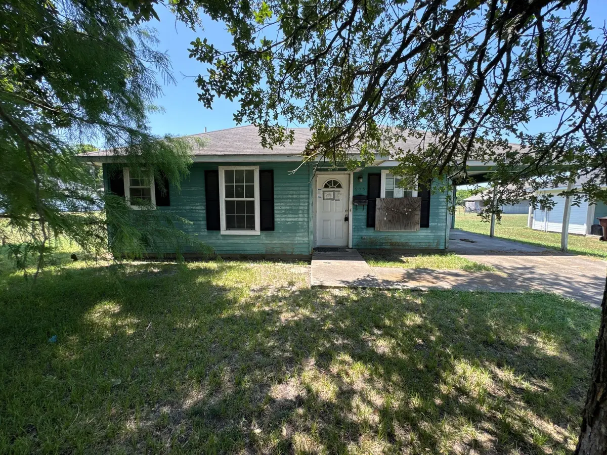 605 Oldham Street, Bonham, TX 75418 - #1