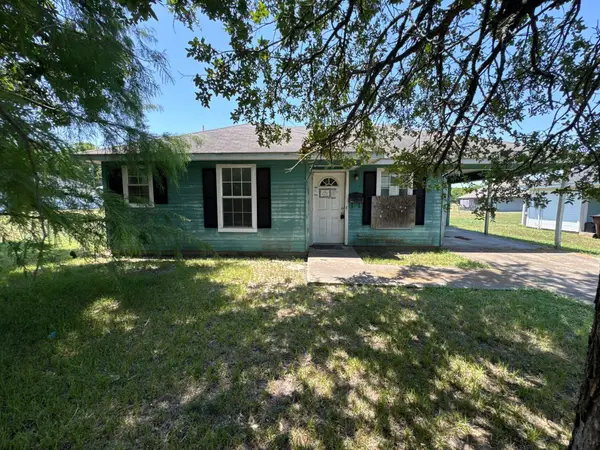 605 Oldham Street, Bonham, TX 75418