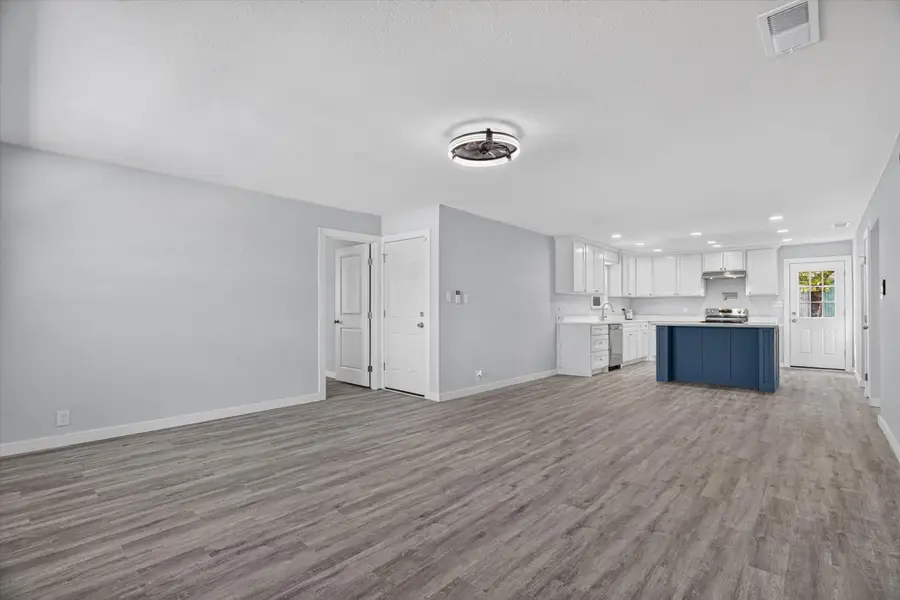1225 W Belknap Street, Jacksboro, TX 76458 - #3