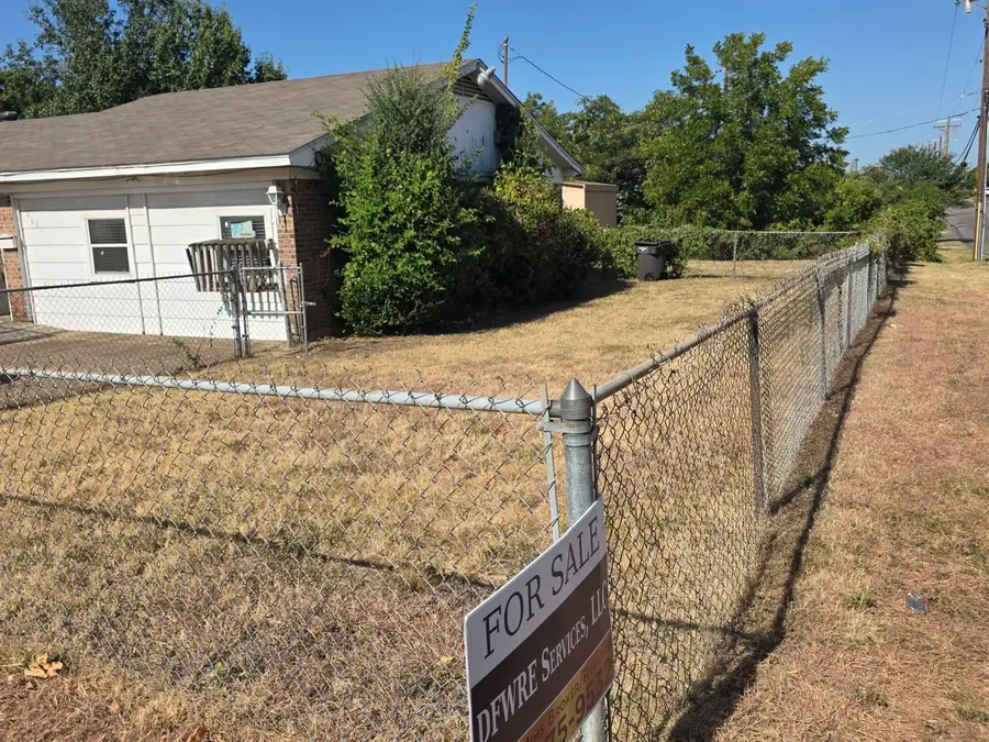 6600 Robindale Road, Forest Hill, TX 76140 - #2