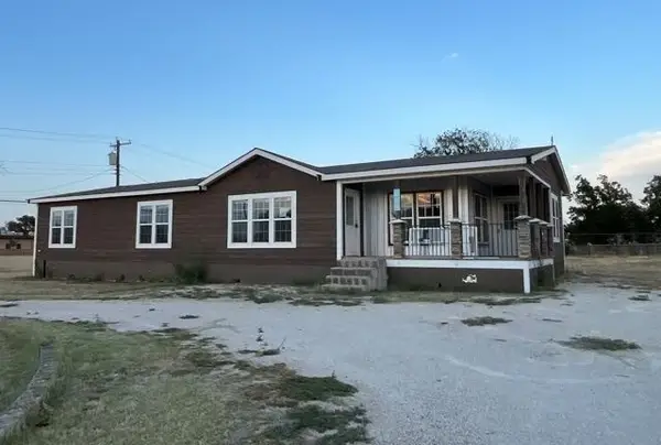 209 N Avenue C, Knox City, TX 79529
