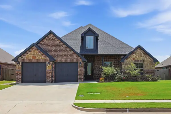 715 La Paloma Road, Sanger, TX 76266