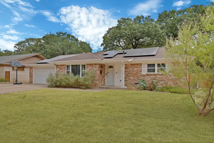 905 Oakwood Drive, Euless, TX 76040 - #2