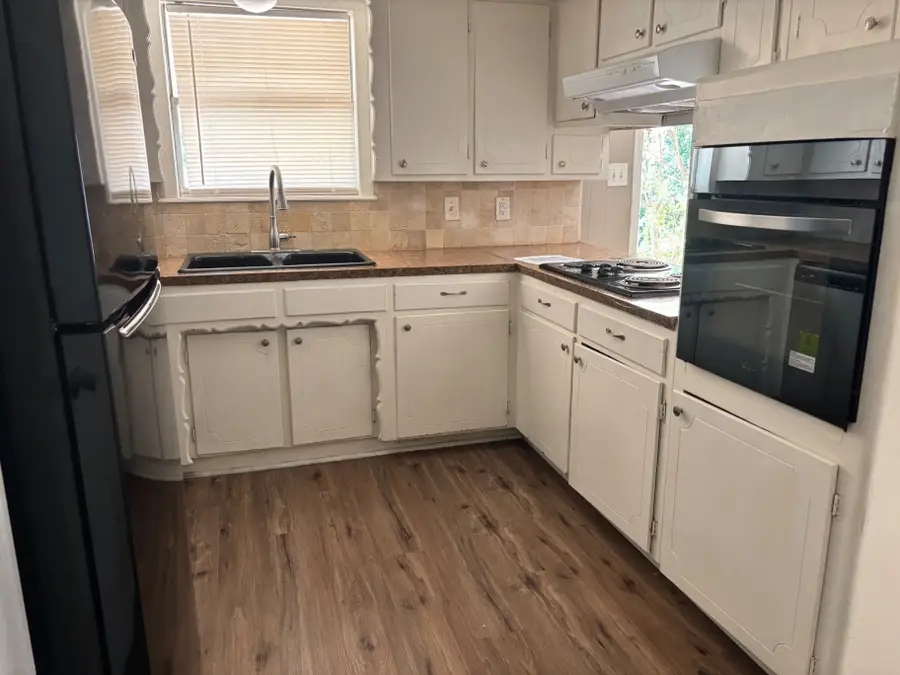 105 S Hickory Avenue, Denison, TX 75020 - #3