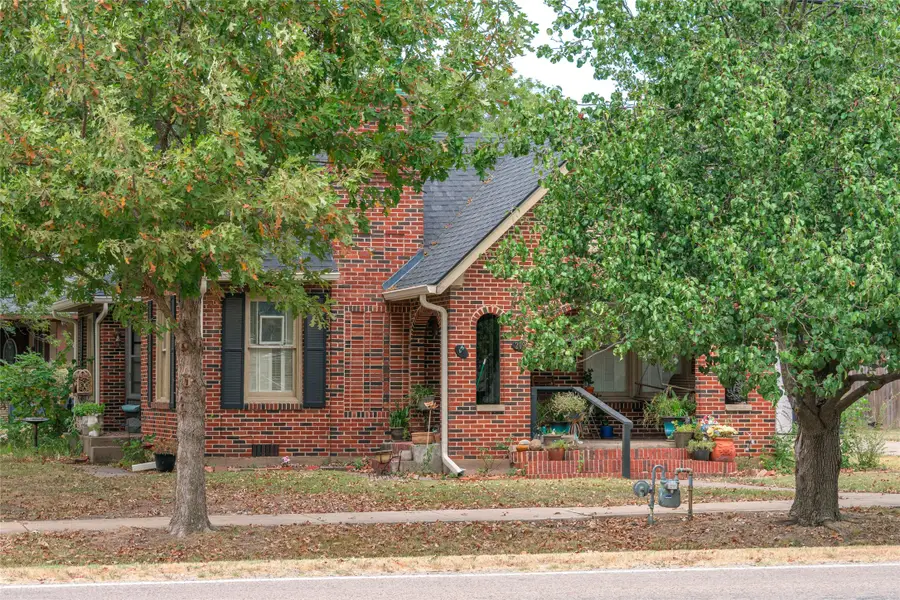 209 S Bond Street, Whitewright, TX 75491 - #2