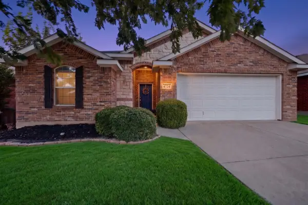 4724 Waterford Drive, Fort Worth, TX 76179