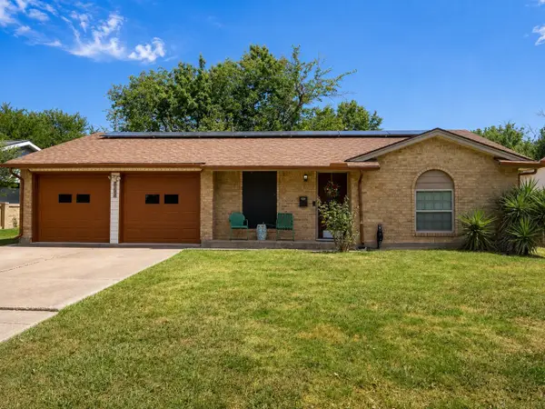 3122 Lark Lane, Irving, TX 75062