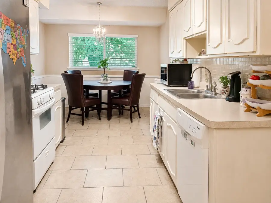 3122 Lark Lane, Irving, TX 75062 - #3