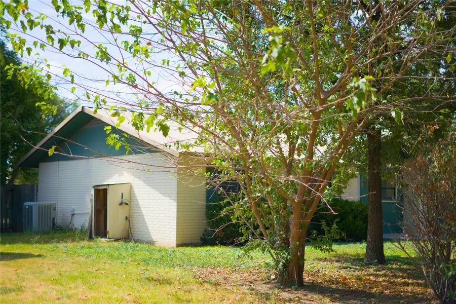 905 N 9th Street, San Saba, TX 76877 - #3