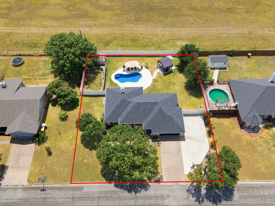 204 Cloverdale Street, Hillsboro, TX 76645 - #2