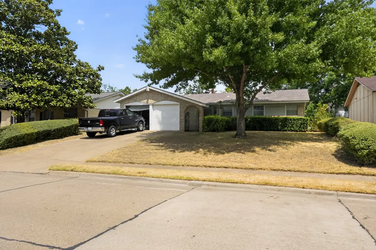 2125 Meadow Glen, Irving, TX 75060 - #1