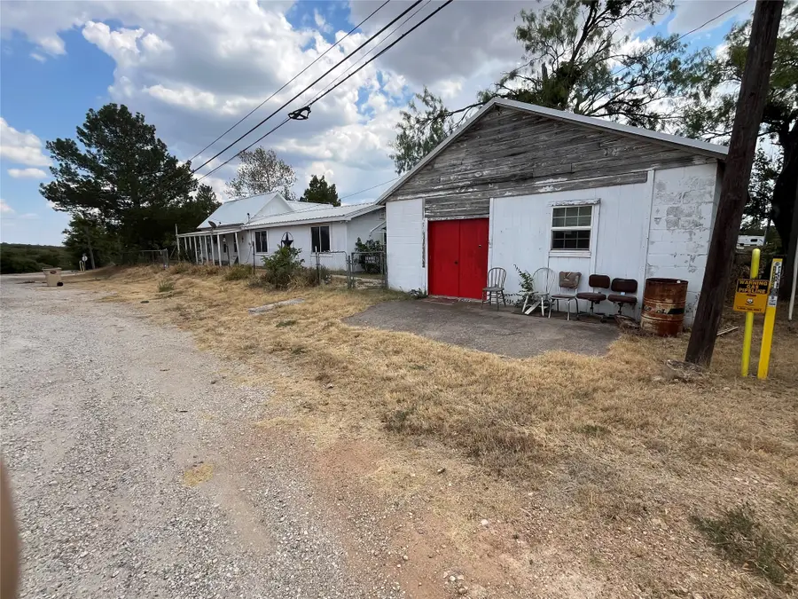 541 E 3rd Street, Baird, TX 79504 - #3