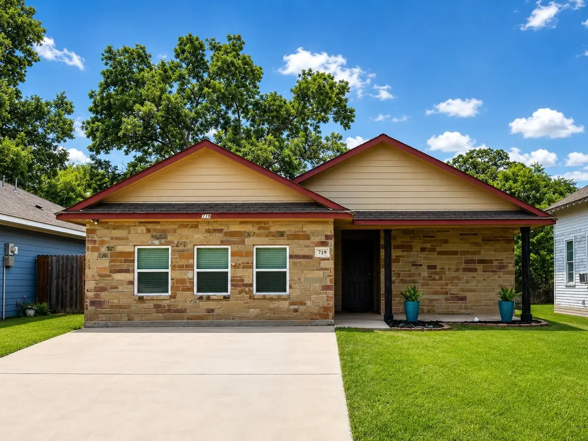 719 E 6th Street, Bonham, TX 75418 - #1