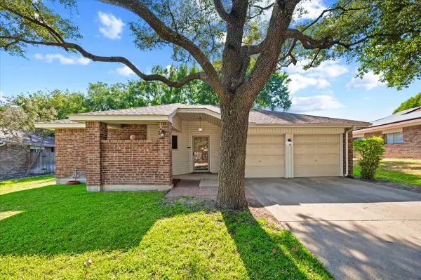 424 Grand Meadow Drive, Fort Worth, TX 76108