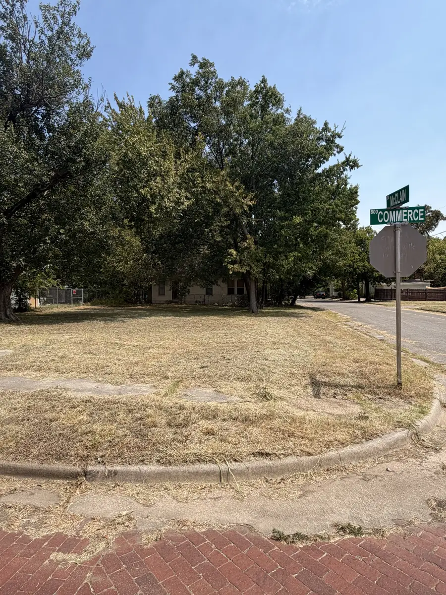 802 N Commerce Street N, Gainesville, TX 76240 - #2